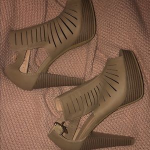 Platform nude heels! Worn once. Size 8